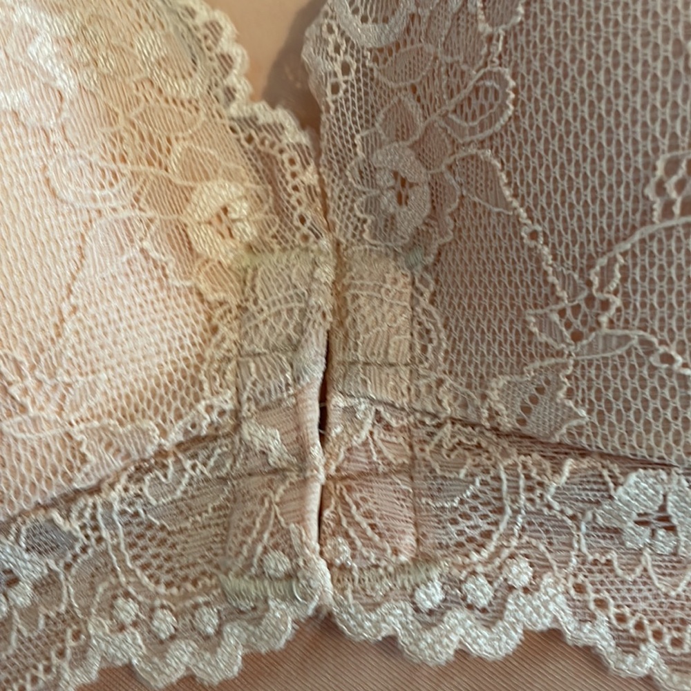 Bras - Picture 3 of 11